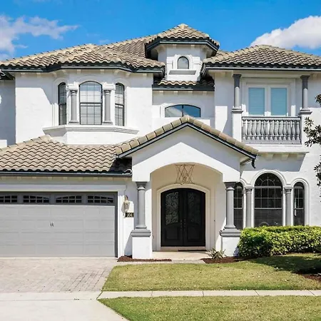 Luxury 5 Bdrm Villa With Elegant Living Space At Reunion